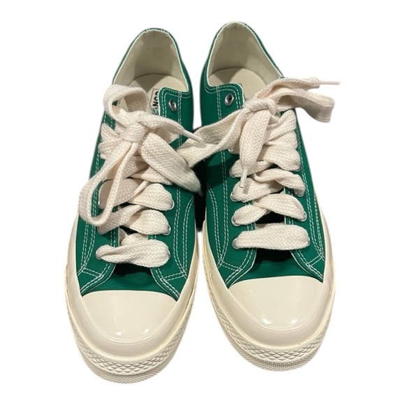 CONVERSE On the Green/Winter White (cream) Canvas Sneakers w/ green extra laces - Picture 2 of 16